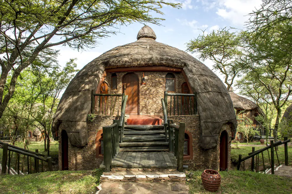 serengeti_serena_outside