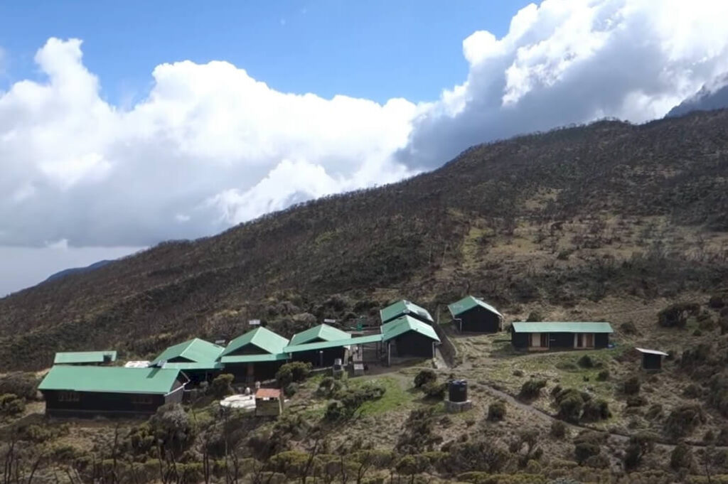 Saddle huts